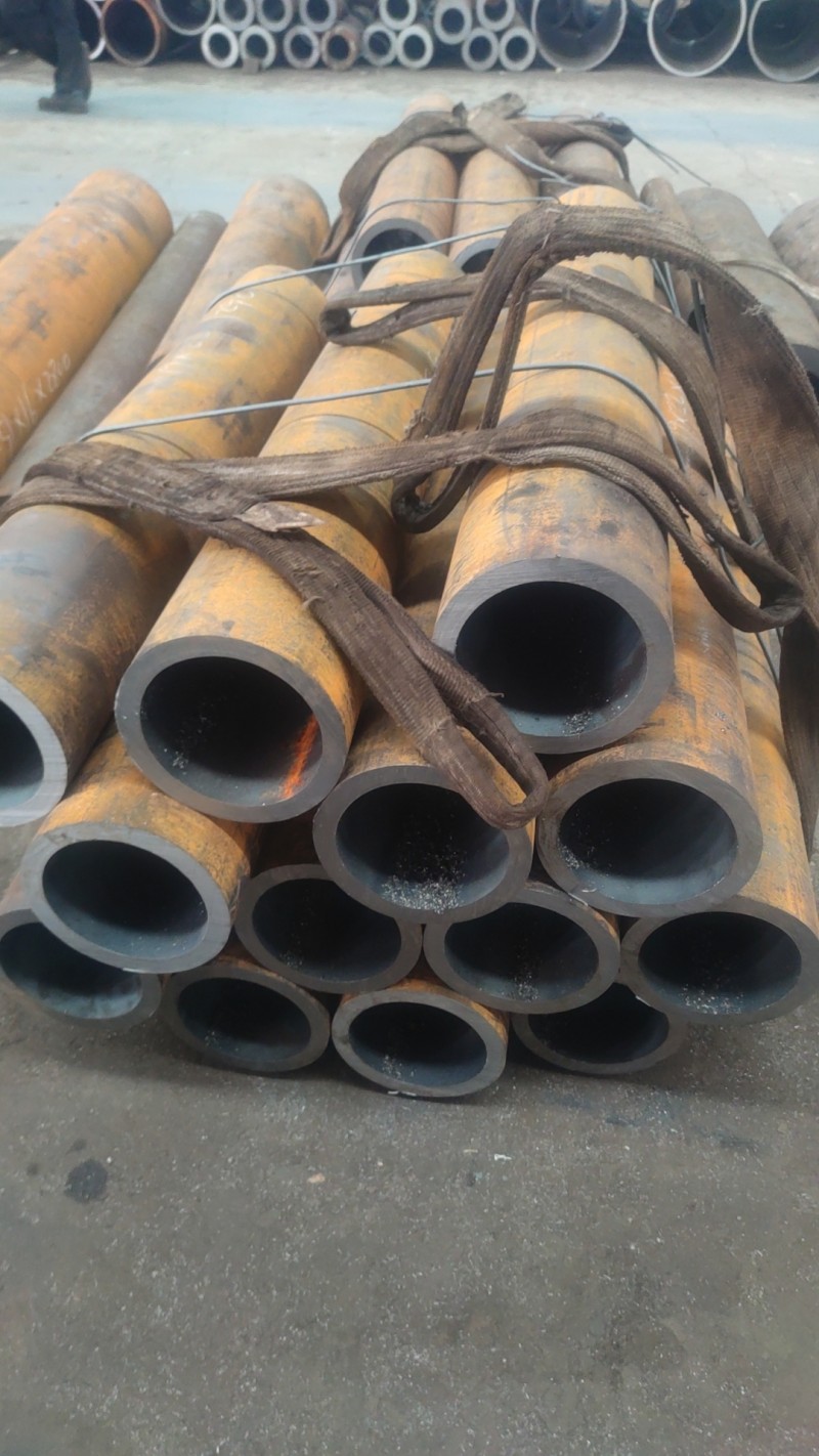 谢家集谢家集谢家集15CrMoG无缝钢管切割